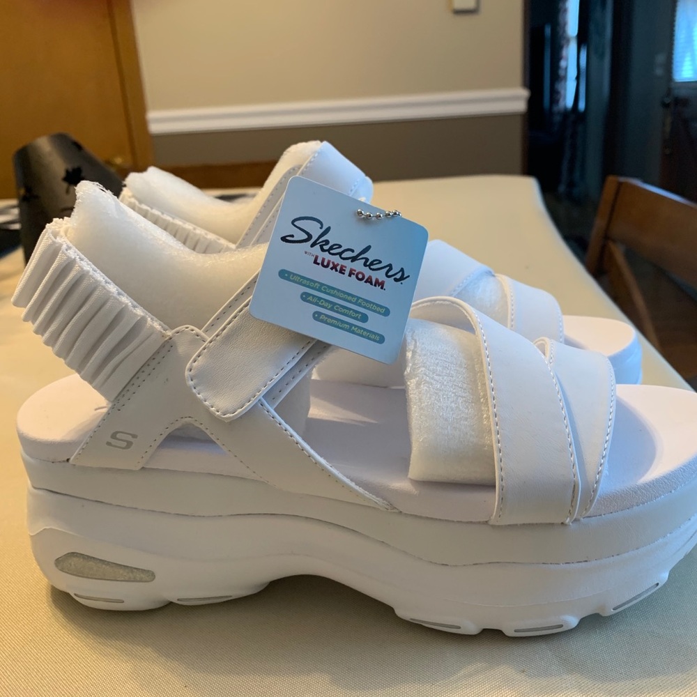Skechers ultra cloud platform sandals